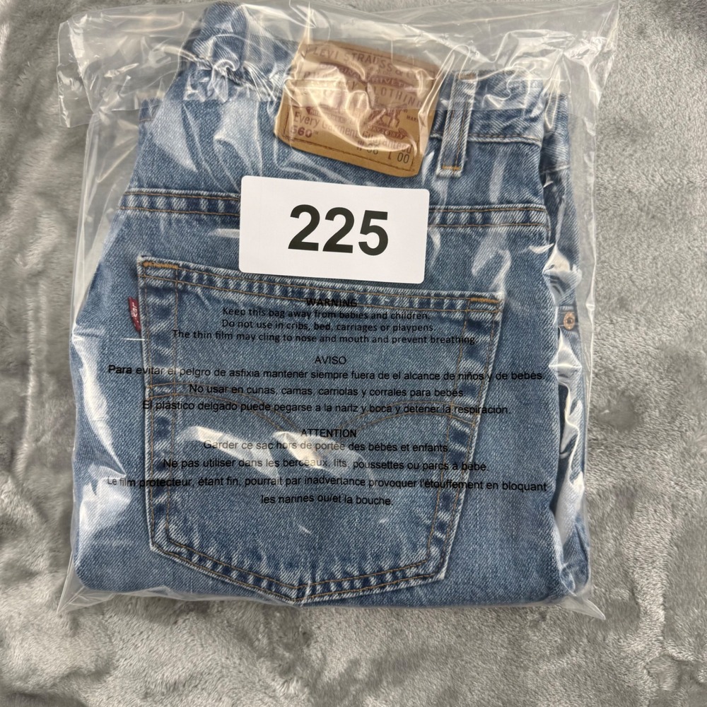 Vintage Levis 560 Loose Fit Denim Shorts Mens 36 Blue Made in USA 90s Jeans Y2K - Picture 15 of 15
